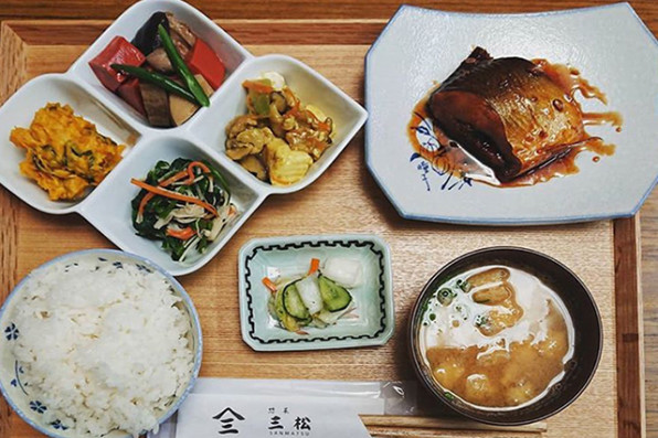 三松 食料品店 滋賀県近江八幡市