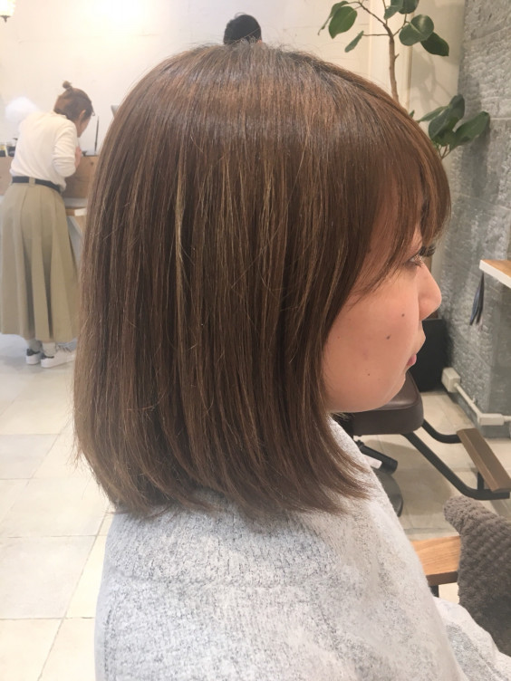 伸ばし中の肩ではねるボブは カットとスタイリングで対策 表参道sense Hair 美容師 宮本春菜 カジュアルで大人かわいいヘアスタイルを作る