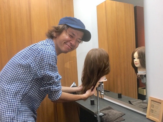 シャンプーしないと毛穴つまってハゲる 髪の悩みに真剣 粧屋 めかしや シャンプーしないと毛穴つまってハゲる 髪の悩みに真剣 粧屋 めかしや