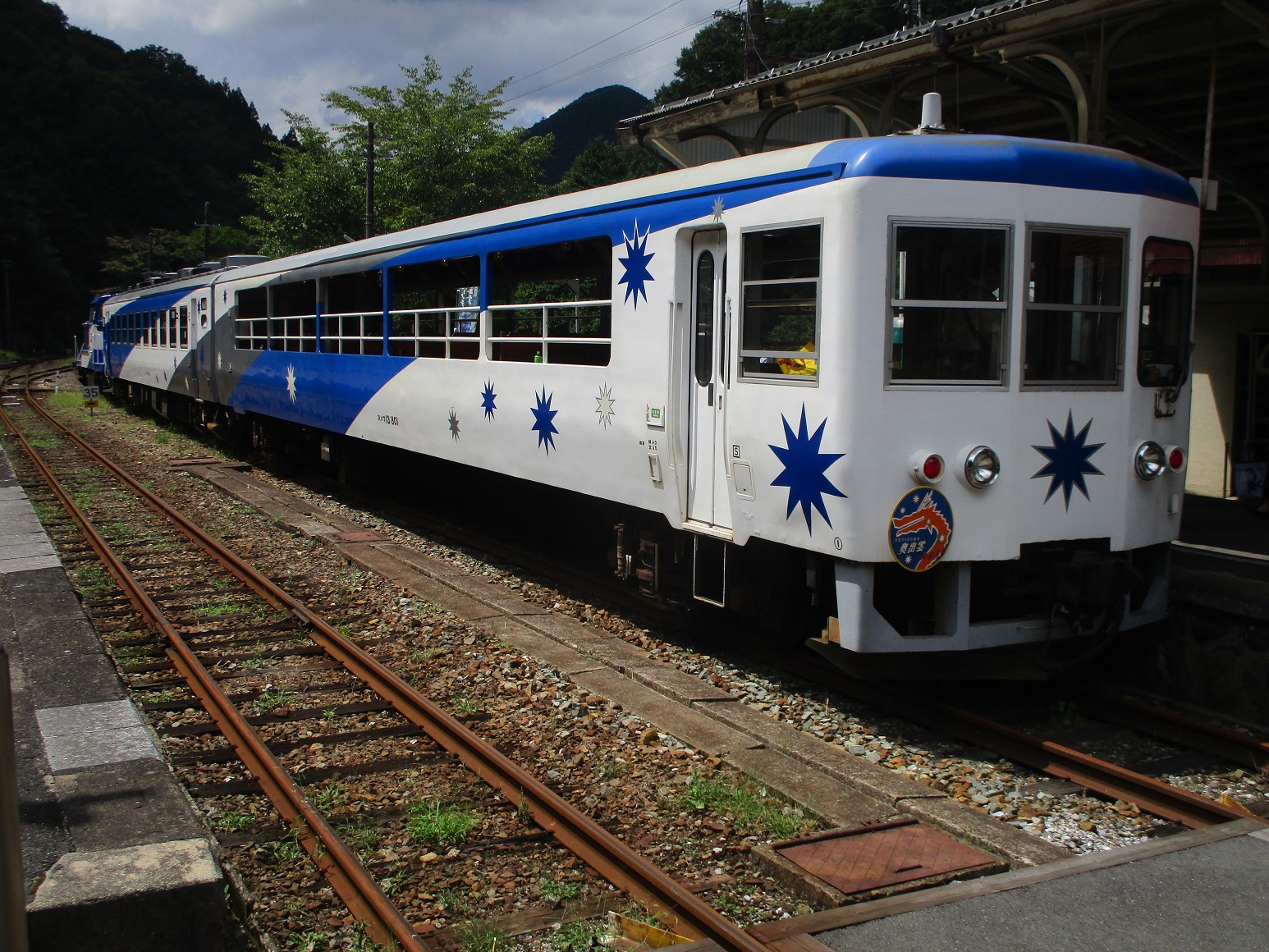 日本一接続が難しい観光列車「奥出雲おろち号」国鉄型12客車が魅力! | 30年目のメタモルフォーゼ下さい♥ 高山本線キハ85ひだ号 →富山地鉄→旧尾小屋鉄道車両→日本最後の急行型電車クハ455→芸備線 必殺!徐行連続…