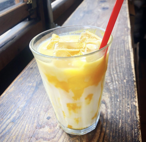 マンゴーラッシー Cafe The Market Mai Mai