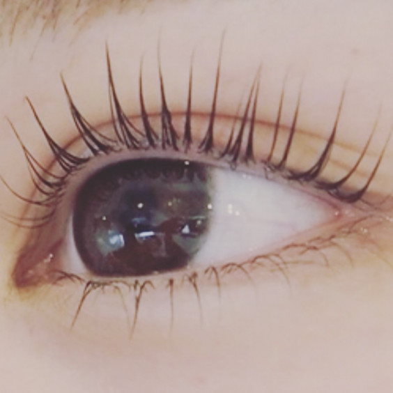 アップワードリフトとパリジェンヌラッシュの違いは 松山市のマツエク ネイルサロン フレイムス アイラッシュ ネイル Frames Eyelash Nail