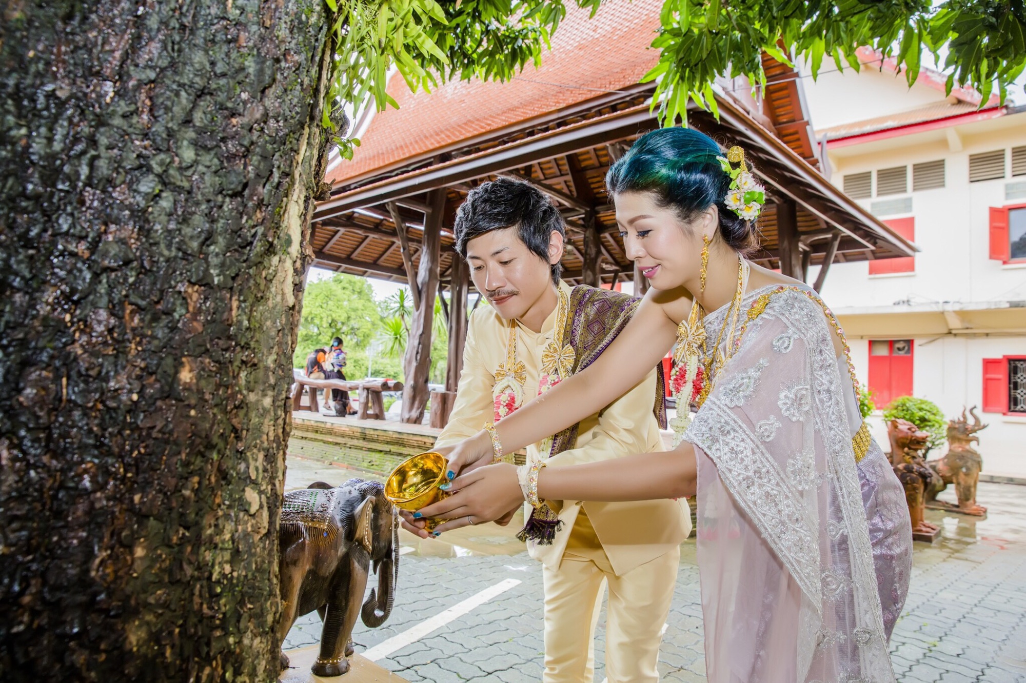 ウェディングドレスは着ない！タイの民族衣装を纏って、海外挙式を 
