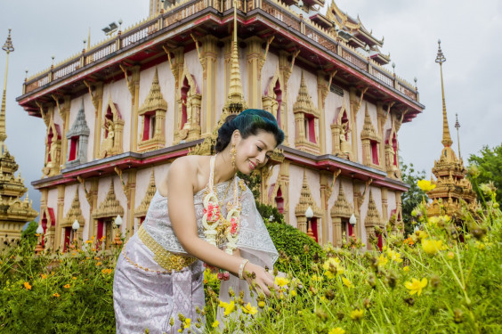 ウェディングドレスは着ない タイの民族衣装を纏って 海外挙式を叶えるin Thailand Phuket Marriage Project ウェディングドレスは着ない タイの民族衣装を纏って 海外挙式を叶えるin Thailand Phuket Marriage Project