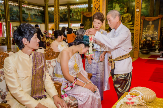 ウェディングドレスは着ない タイの民族衣装を纏って 海外挙式を叶えるin Thailand Phuket Marriage Project ウェディングドレスは着ない タイの民族衣装を纏って 海外挙式を叶えるin Thailand Phuket Marriage Project