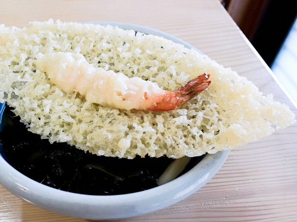 木の葉型の天ぷら えび天うどん 讃岐うどん 平蔵