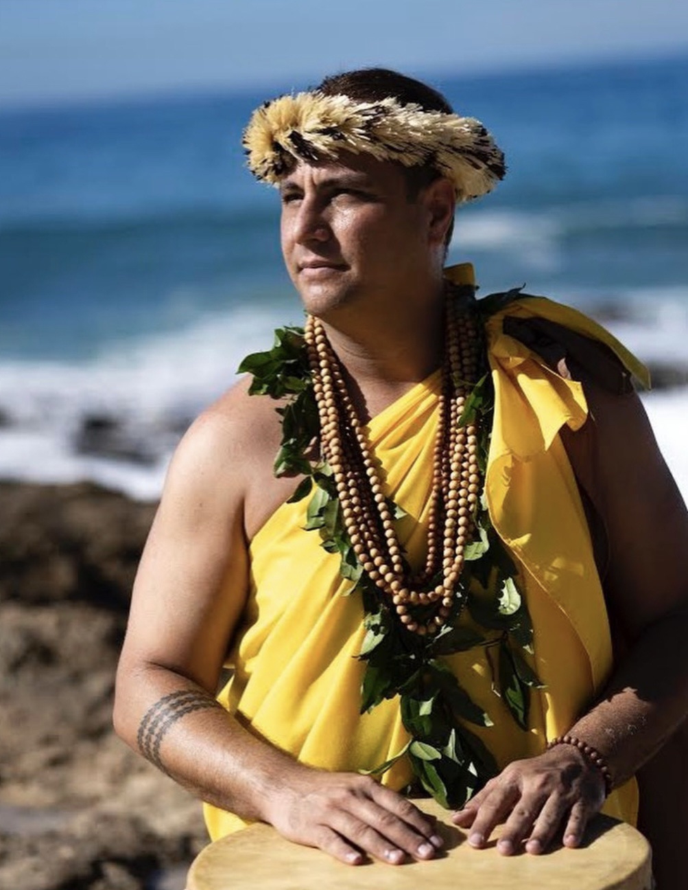 ハワイ✨Uwolani Halau O Kekuhi ハラウ・オ・ケクヒ Josh Tatofi - Ku'u Leo Aloha (Official Music Video) - YouTube