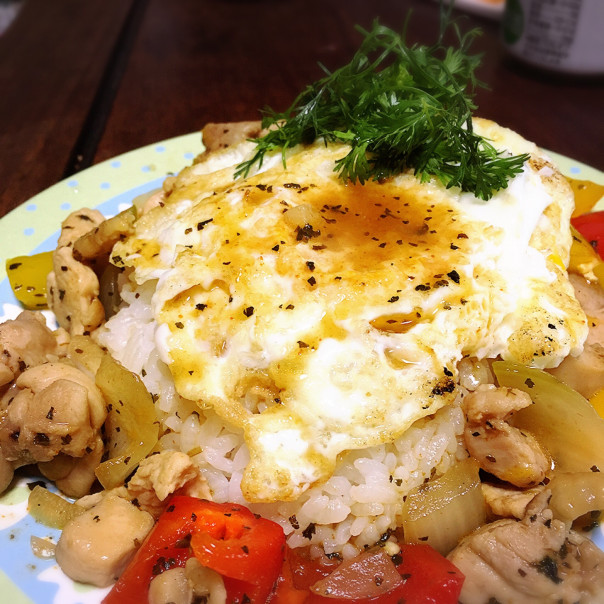 つるうちはなのこてんぱん食堂 調味料は３つだけ 簡単うまうまガパオ 花とポップス タフな乙女のアパートメント