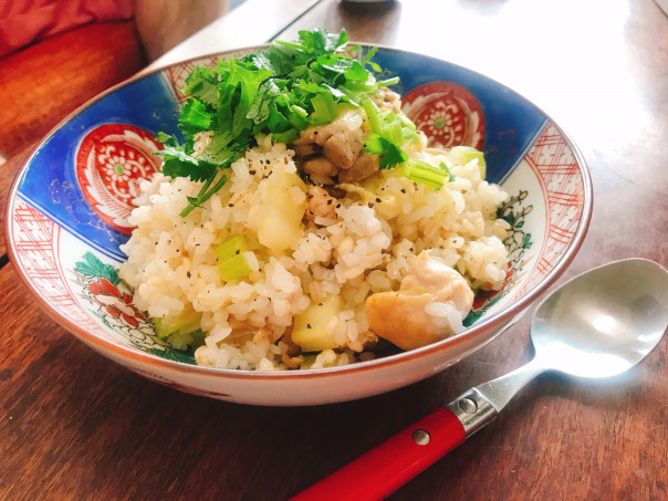 つるうちはなのこてんぱん食堂 鶏セロリごはん 花とポップス タフな乙女のアパートメント