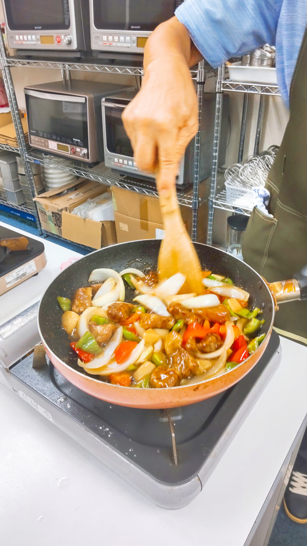 美味しそうな黒酢の酢豚 にら玉 料理教室 Tomato Cookingclub 美味しそうな黒酢の酢豚 にら玉 料理教室 Tomato Cookingclub