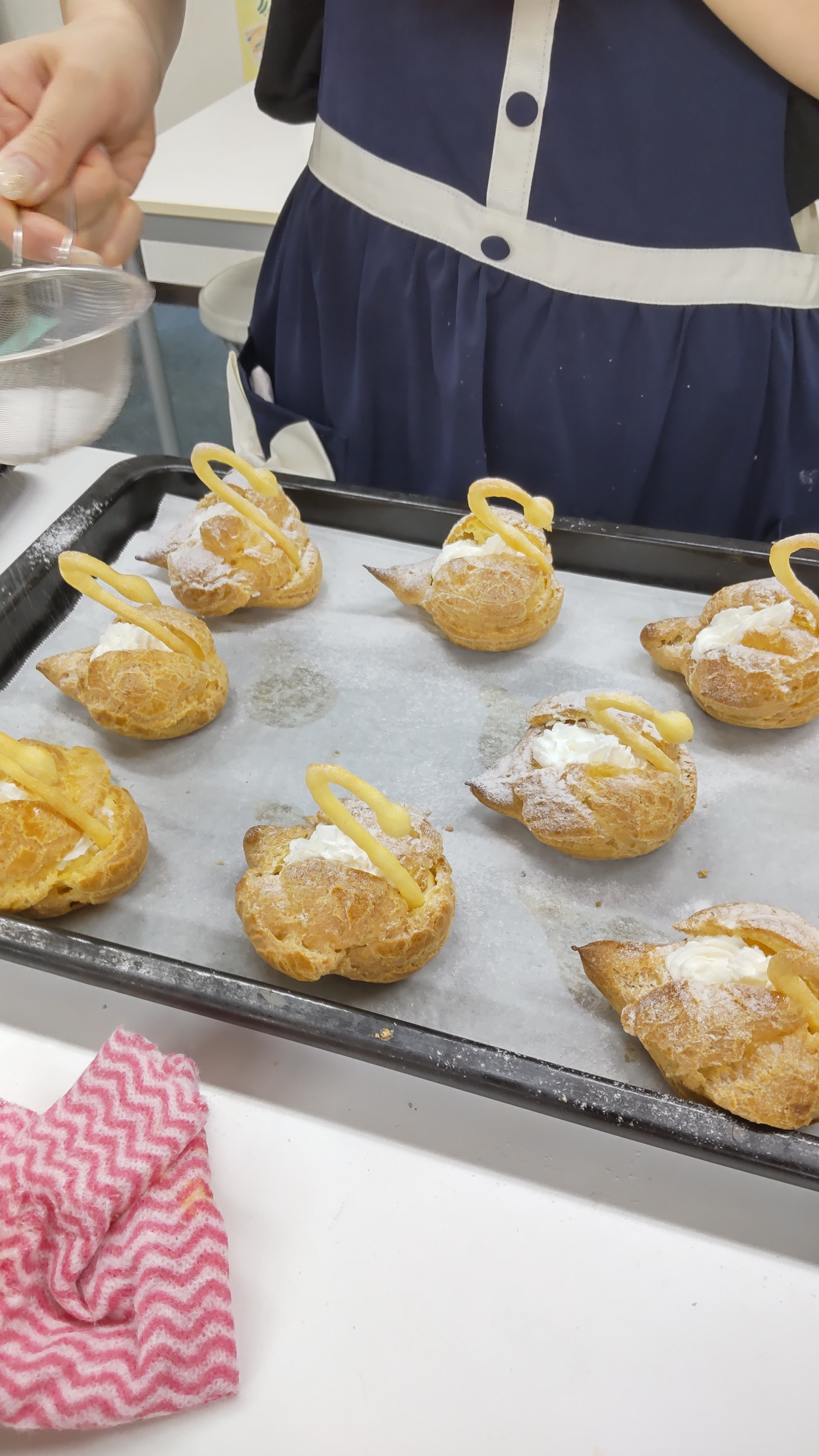 昭和レトロなスワンシュークリーム！！ | 料理教室 TOMATO club