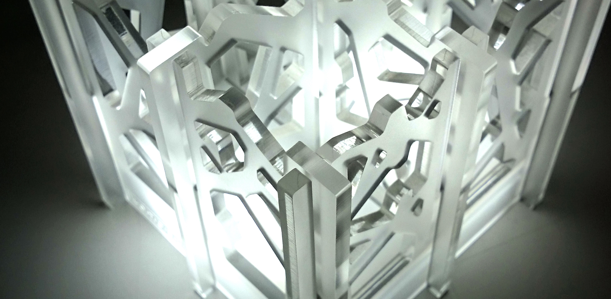 アクリル工業株式会社ー樹脂加工製品の企画・製作・施工を行っております