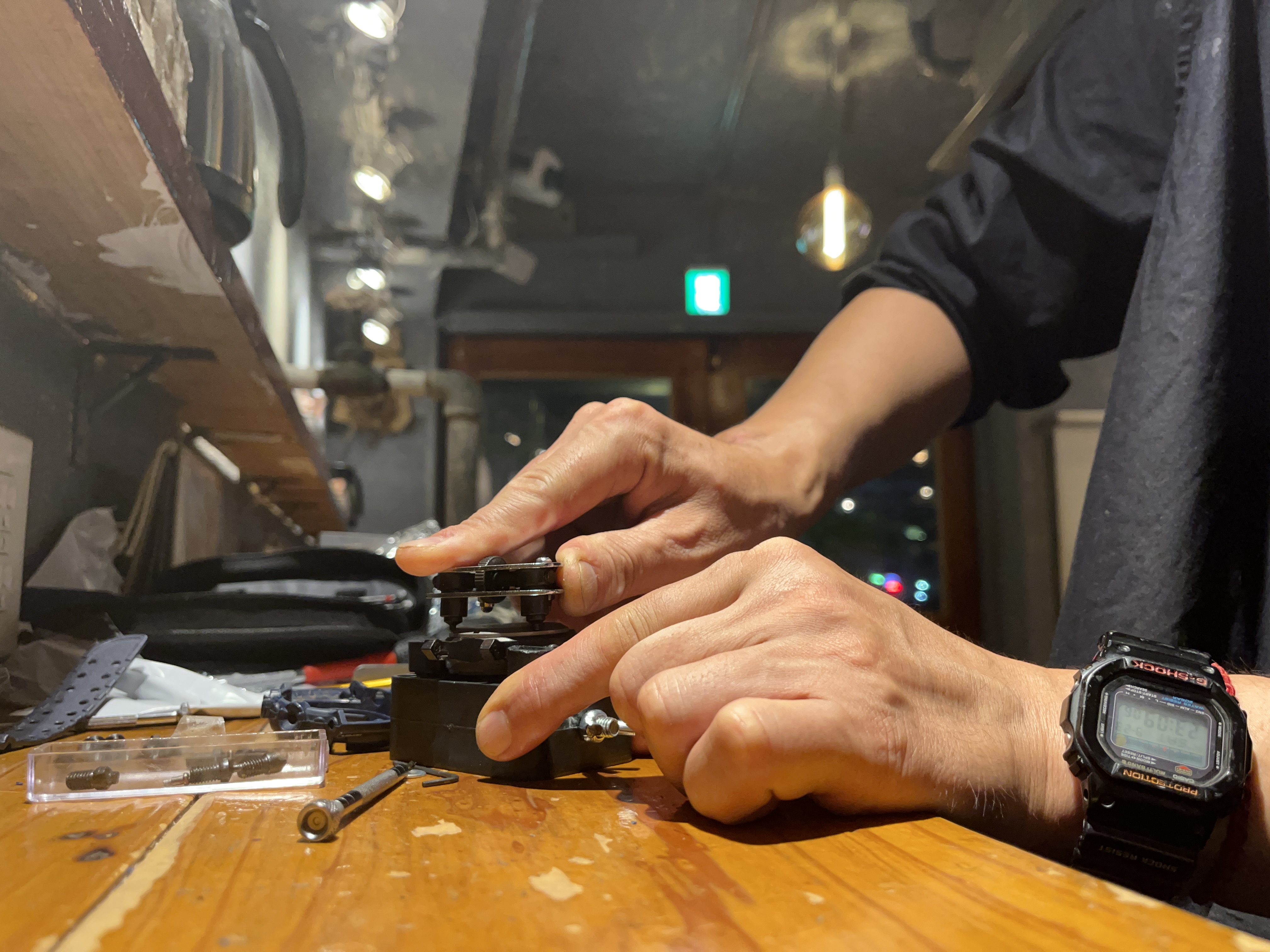 フロッグマンの電池交換が難儀な件☆ | Cafe&Bar 銀山ベース