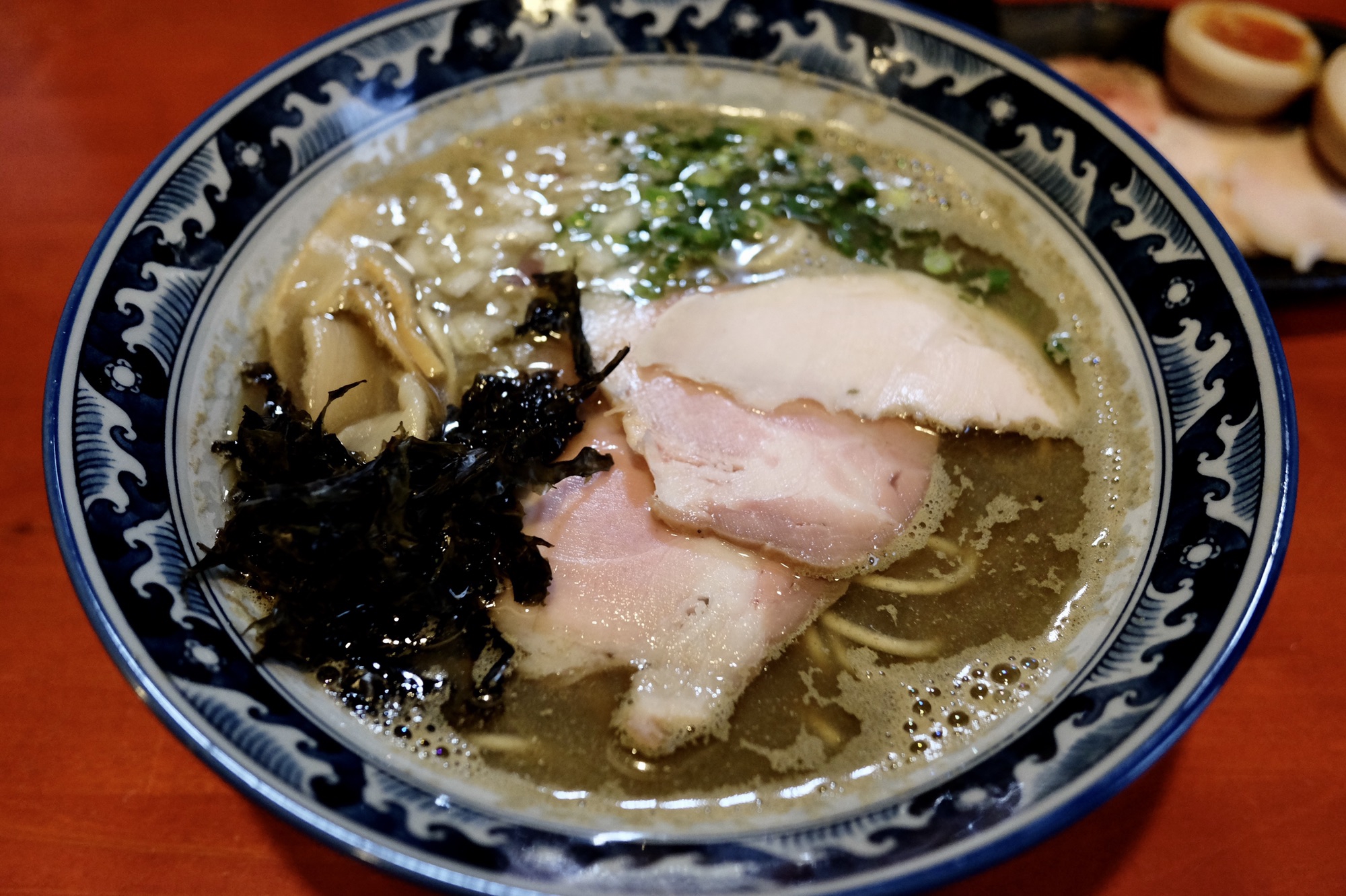 煮干しページ ニボシクラフトで、特製煮干しそば、ニボバター玉@北久里浜 | たべのみ