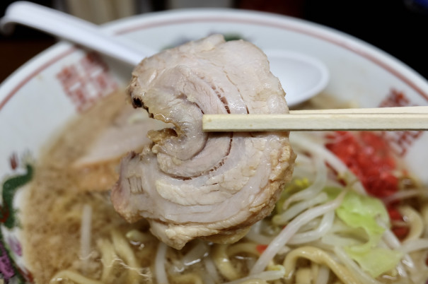 ラーメン二郎 横浜関内店で 小ラーメン麺1 3ヤサイ少なめベニ 伊勢佐木長者町 たべのみくらし