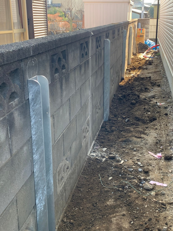 熊谷市島田邸ブロック塀fitパワー設置 ひび割れ補修 塗装 株式会社安生塗装