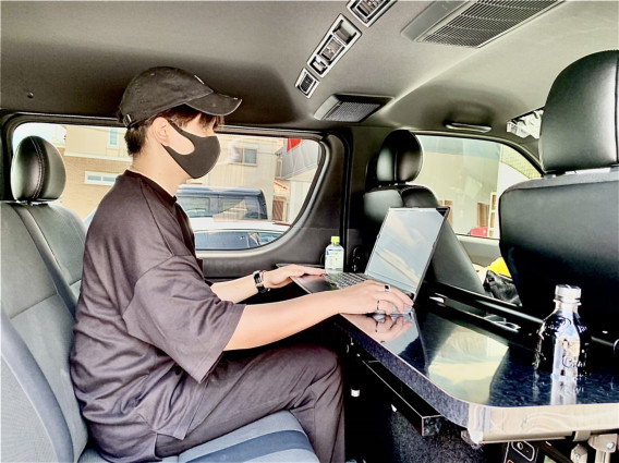 ハイエースに便利な後部座席テーブル Diyパーツ工房 Dotsubo