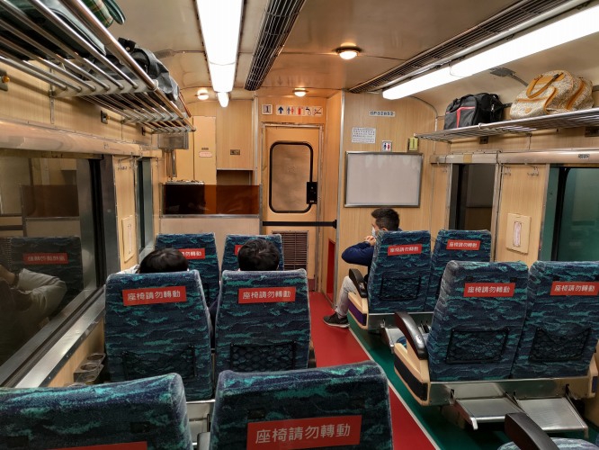 国鉄・鉄道・博多人形・記念・インテリア・置物 Amazon.co.jp: 国鉄鉄道博多人形記念インテリア置物 : おもちゃ