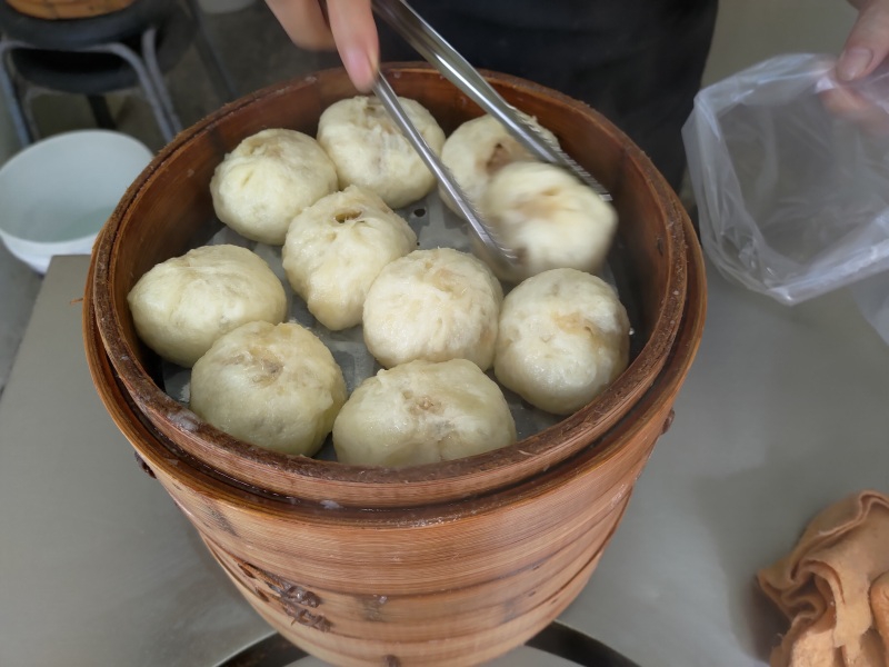 永康街小籠包。永康公園前のミニ肉まん風小籠包が超絶品だった
