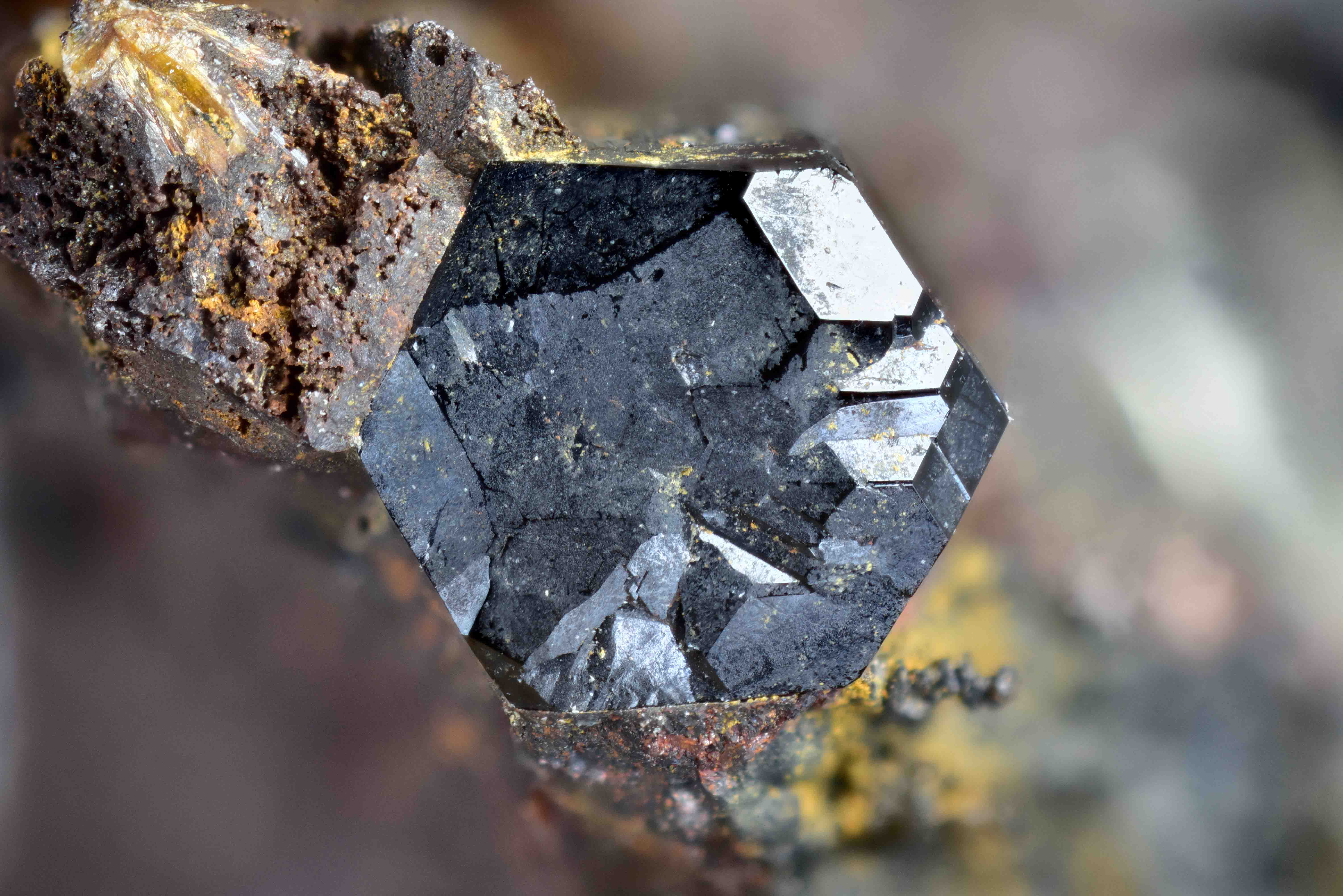 日本産新鉱物】 足立電気石 Adachiite | Rare minerals Research