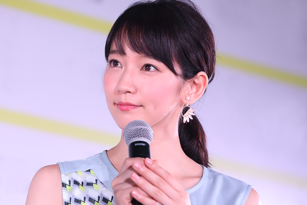 吉岡里帆、満面の笑みで\u201cあ〜ん\u201dする「彼女とデートなう