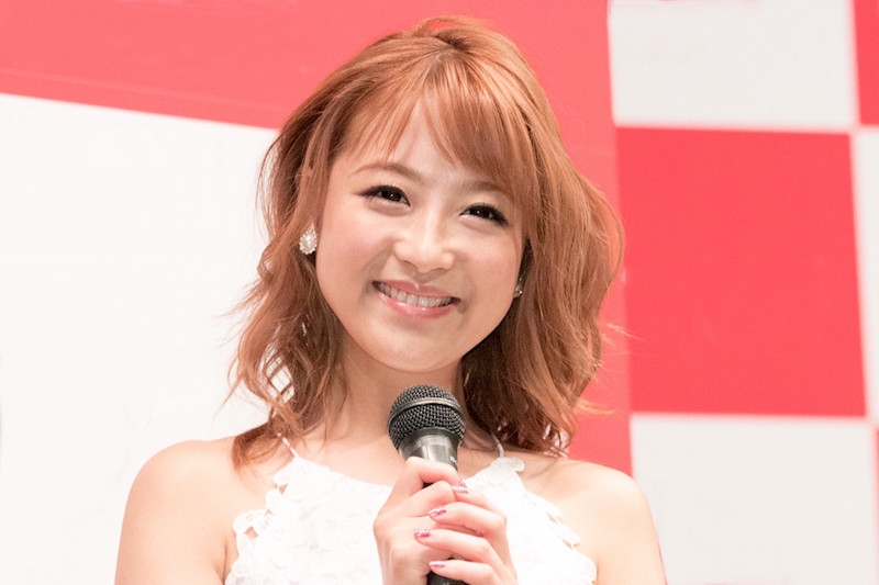 鈴木奈々 ビキニ姿でサービスショット披露 海で ナンパ されたエピソードを告白 話題 Abema Times