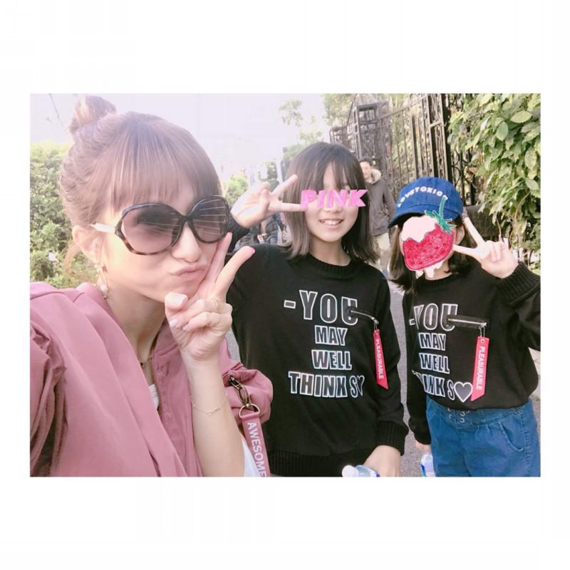 辻希美 お花見で娘が友達と双子コーデ 仲間はずれな私 話題 Abema Times