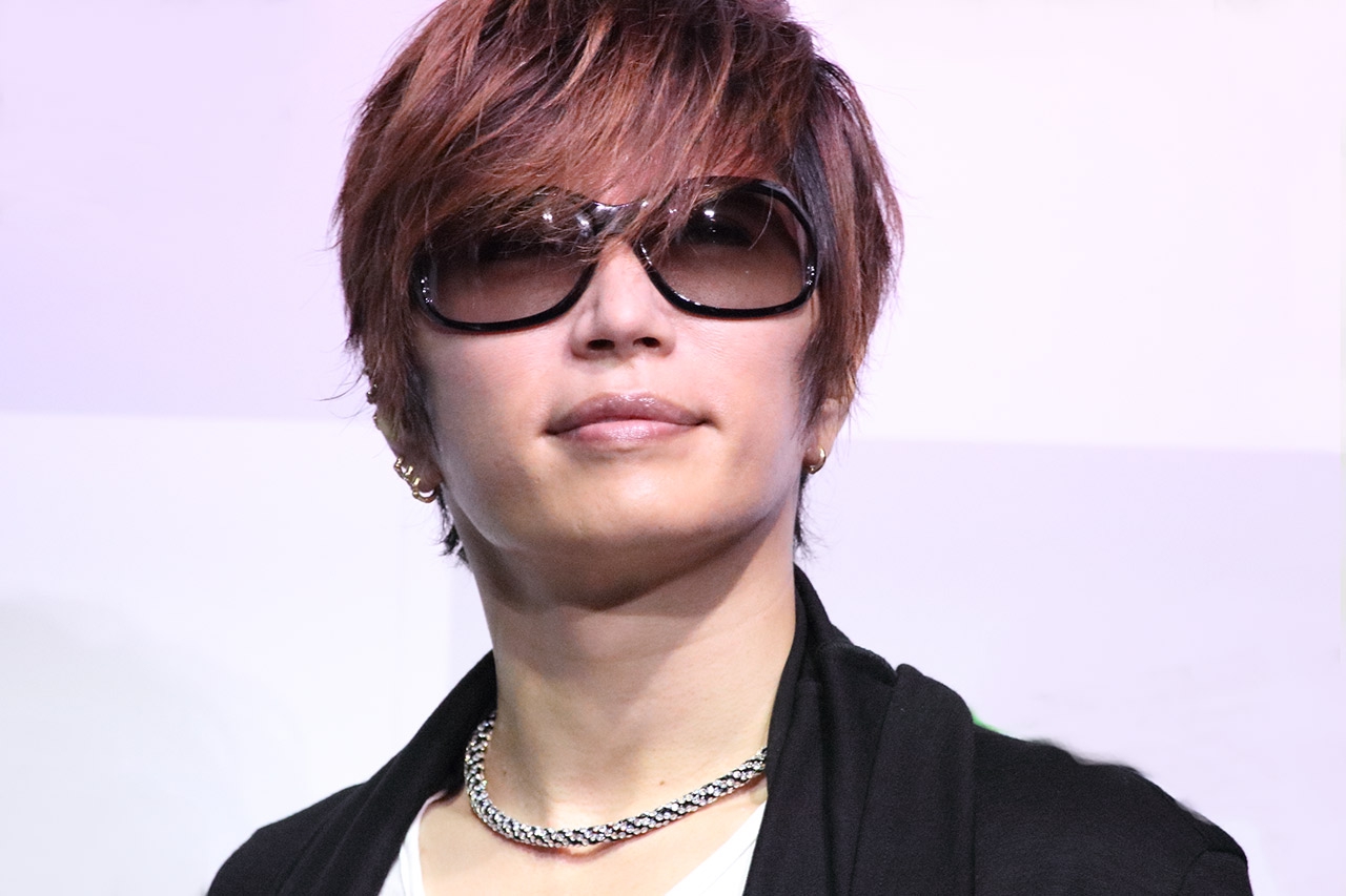 Gackt 人気ゲームのマニアックコスプレを披露するも股間に注目集まる セクシー過ぎ モデルトピック