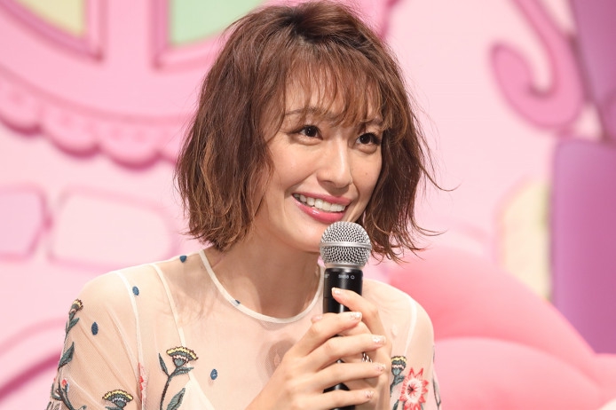 木下優樹菜 長女とスタイル抜群の モデルポーズ 披露 親子でかっこいい センスいい の声 Abema Times