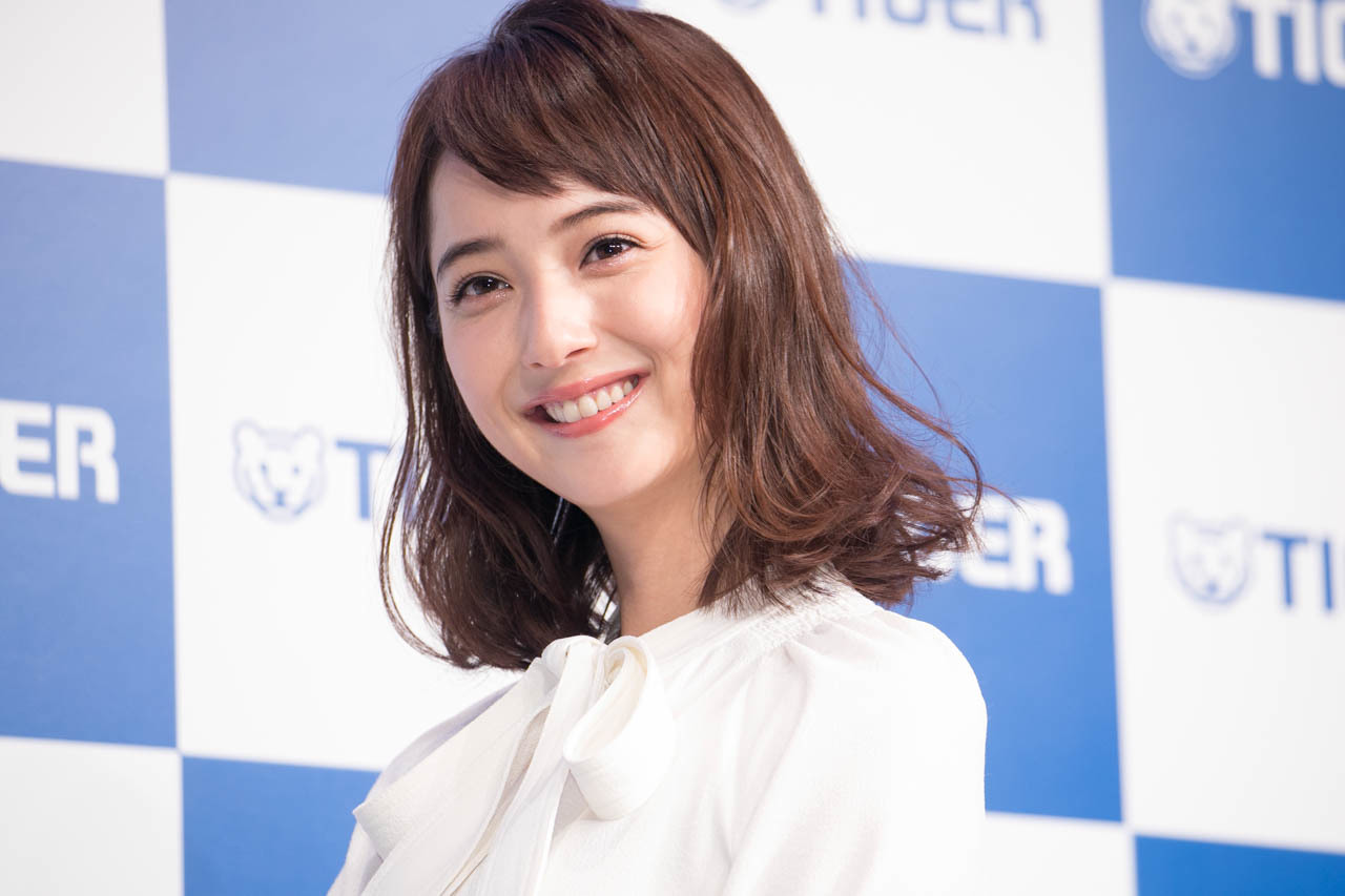 佐々木希 濃いめのアイメイクに反響 違う人みたい 別人も美人 の声 Abema Times