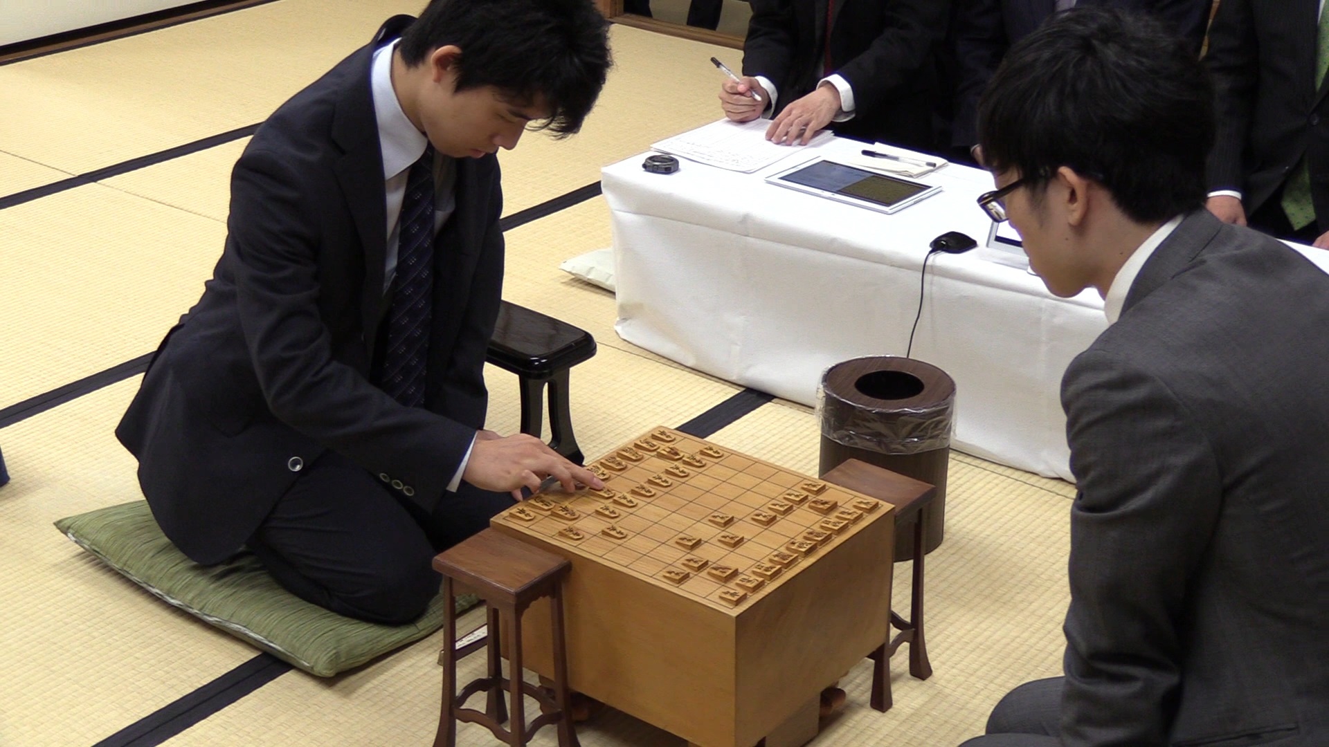 将棋・藤井聡太四段、連勝記録を「18」に更新 歴代連勝記録7位タイ 次戦は25日 | Abema TIMES