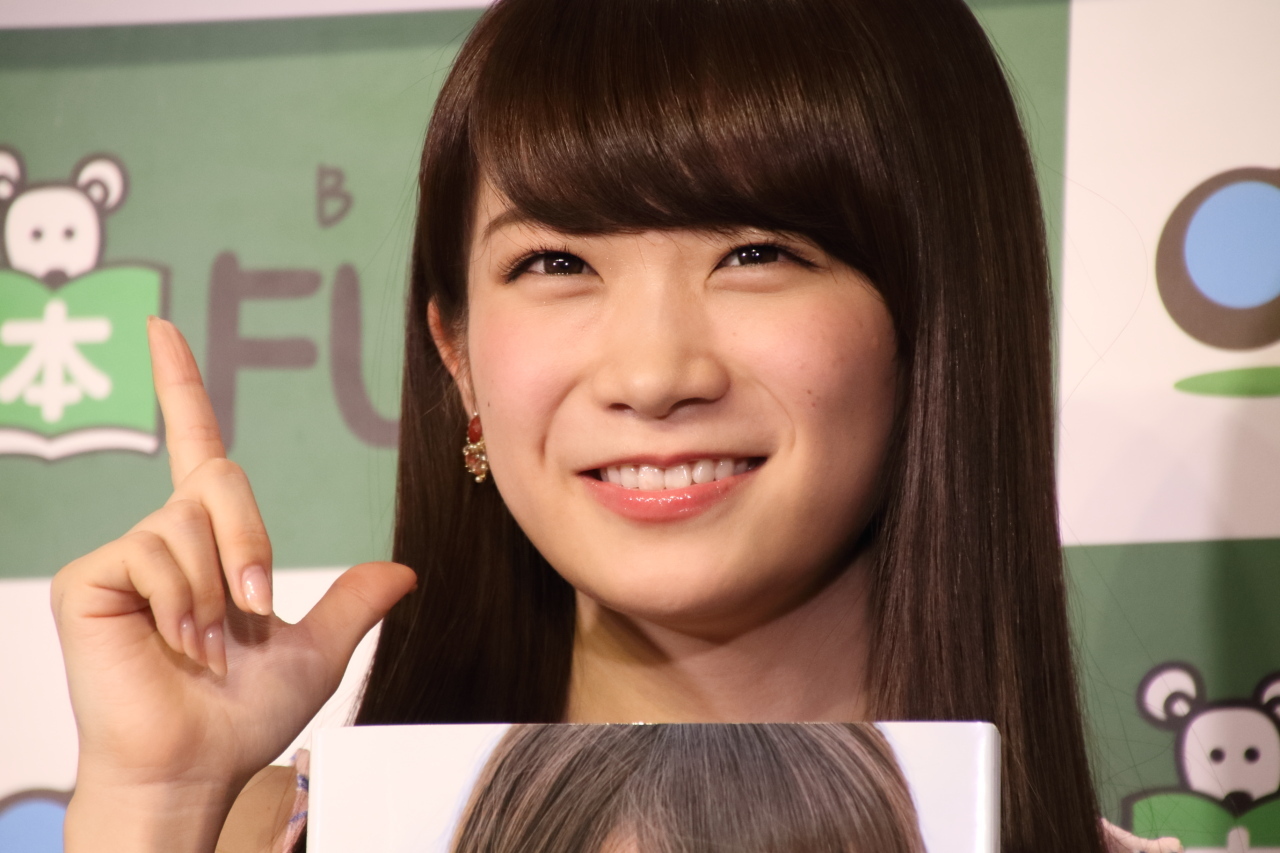 水着姿限定のチャームポイント見て 乃木坂46 秋元真夏が写真集を発売 その他 Abema Times