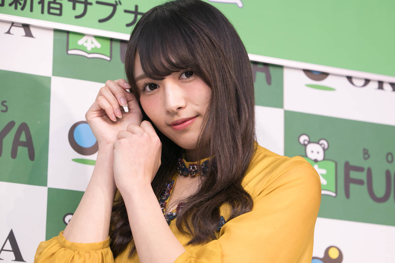 白石麻衣は憧れの存在 欅坂46 渡辺梨加 水着姿も披露した初のソロ写真集は初版10万部 その他 Abema Times