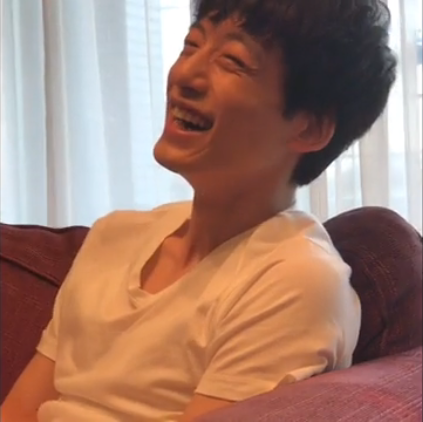 ごめん 愛してる 坂口健太郎 クランクアップ時の居眠りショットにファン悶絶 ただただ抱き締めたい Abema Times