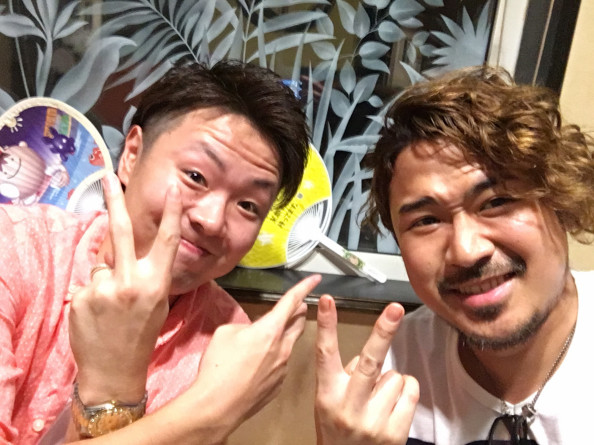 裏ピース Eggポーズ 笑 Magnifique Hair Stylist 増田 広道