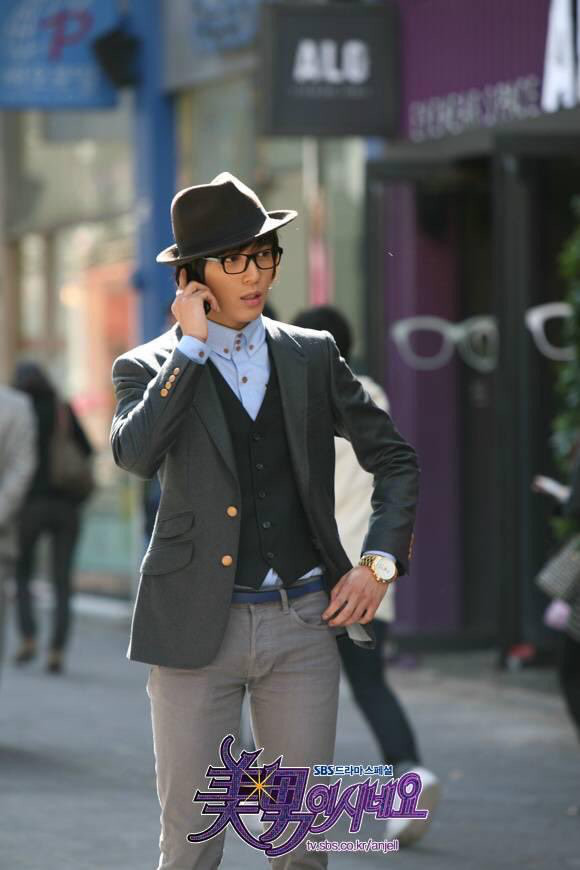 Cnblueジョン ヨンファ クリスマスイブに 美男ですね で祝うデビュー3000日目 Cafe De K Entertainment Cnblueジョン ヨンファ クリスマスイブに 美男ですね で祝うデビュー3000日目 Cafe De K Entertainment