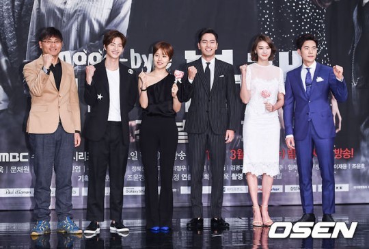 グッバイ ミスター ブラック イ ジヌク 記者の質問にけん制 ソン ジュンギは陸軍 私は海軍だから Cafe De K Entertainment