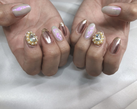 宝石ネイル Nail Heron