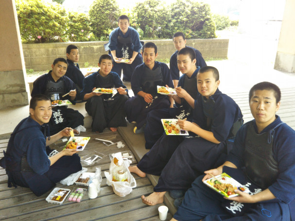 お昼休憩 岐阜剣道 志道館学園剣道部 岐阜で剣道やるなら志道館へgo