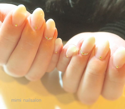 白グラデーション 学芸大学ネイルサロン Mimi Nailsalon