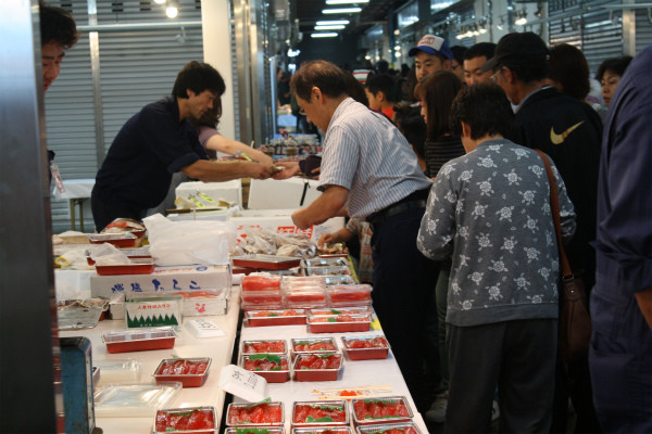青森市中央卸売市場開設40周年記念 食育祭り の様子 あおもりマルシェ