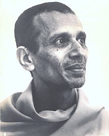 スワミ・チダナンダ 人間をこえて | 庄内ヨーガ療法センター/Yoga