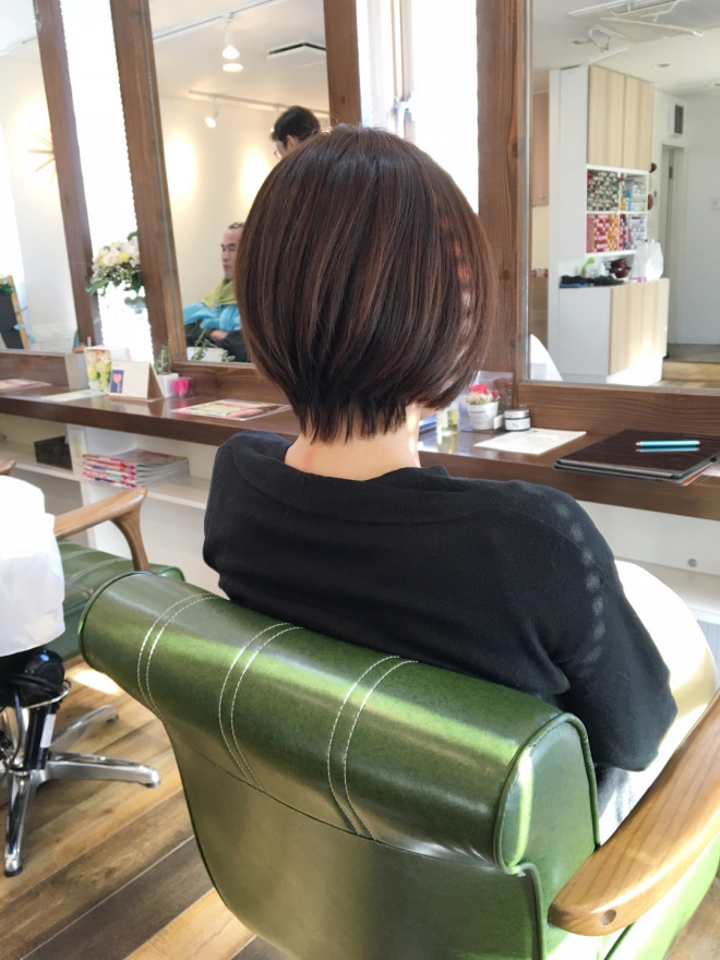 くびれが綺麗 人気の前下がりショートボブ 神戸 須磨海浜公園駅前の美容院 Hair Design Merry