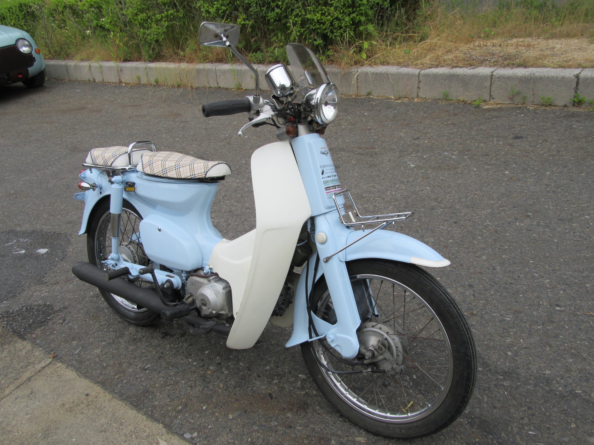 スーパーカブをお洒落に ｉｍｓ ｌａｃａｒｓ