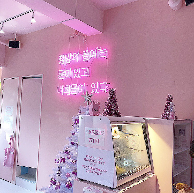 韓国風カフェ 韓国好き必見のピンクカフェ Nom De Plume ノンデプルーム