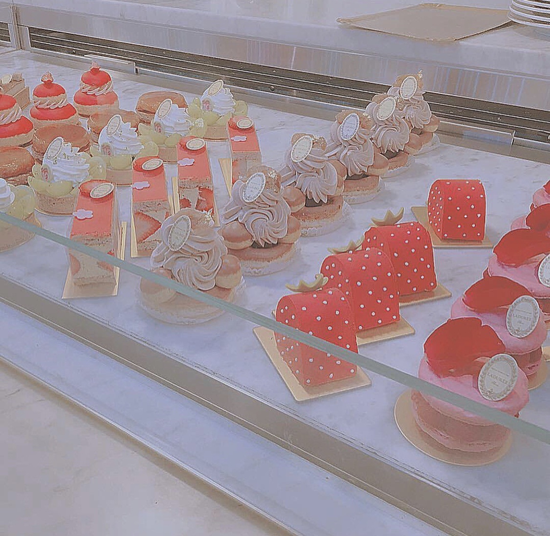 イチゴ型ケーキ🍓一度は食べたい可愛いケーキが沢山🍰💗 | Nom