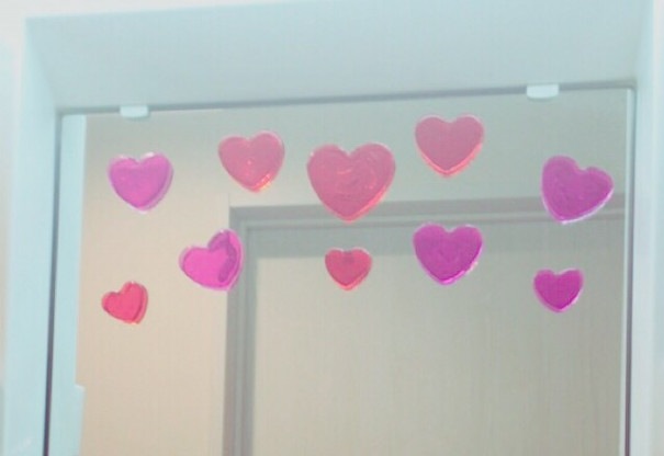 プチプラ 100均でみつけた鏡や窓に貼るだけで気分が上がる ジェルシール とは Nom De Plume ノンデプルーム