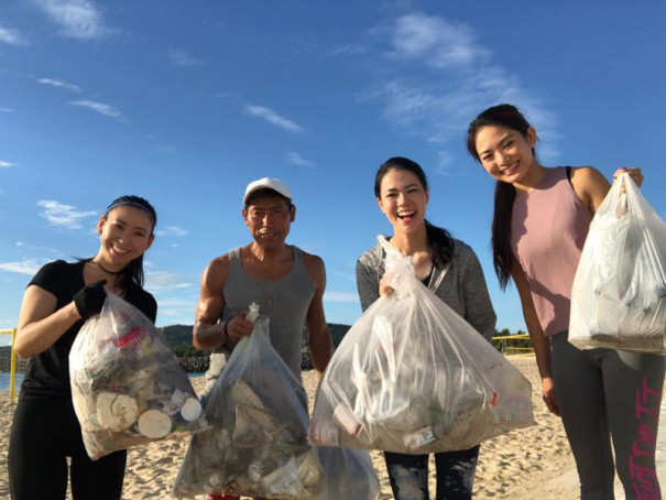 Fc琉球ビーチサッカーチームと日本ミスコン協会ランニング部が北谷海岸沿いの清掃を実施 Okinawa Pr Web Fc琉球ビーチサッカーチームと日本ミスコン協会ランニング部が北谷海岸沿いの清掃を実施 Okinawa Pr Web