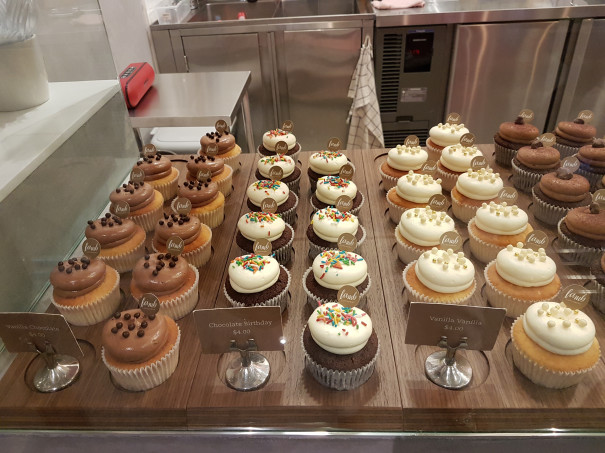 バースデー カップケーキ探し最終章 Lamb Cupcakery へ Familytravelog