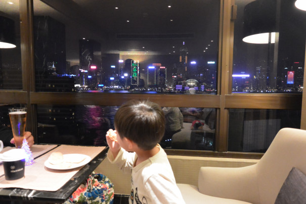 夜景を眺めながら乾杯 シェラトン香港タワーズラウンジのカクテルタイム Familytravelog
